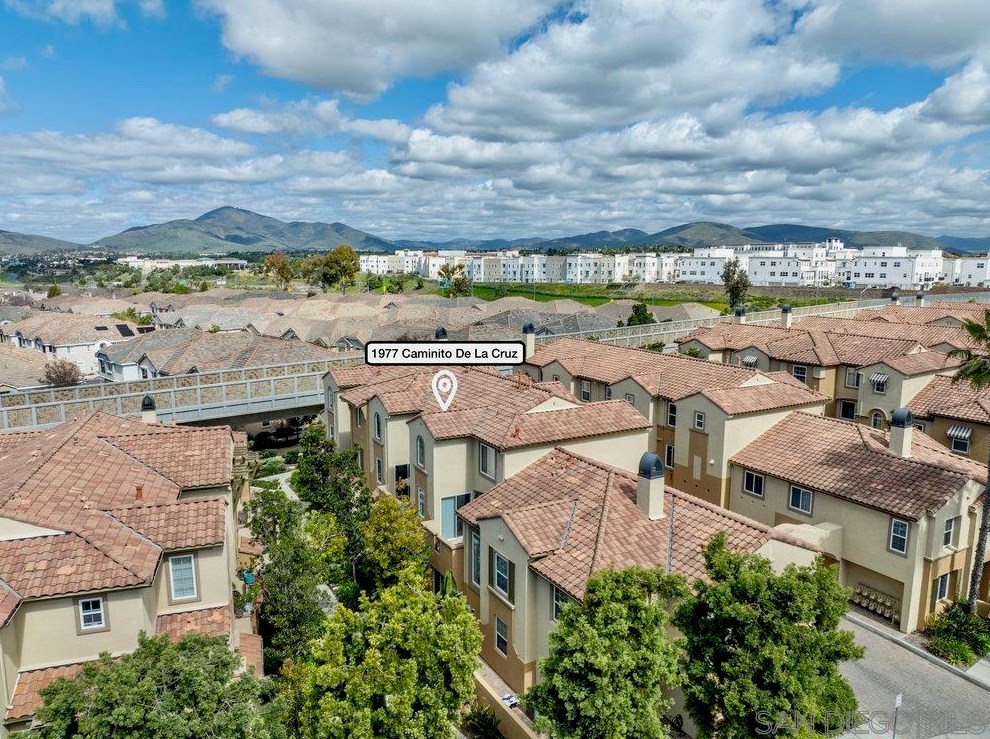 1977 Caminito De La Cruz, Chula Vista CA  91913-3925 exterior
