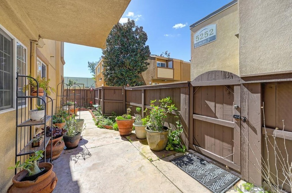 5252 Balboa Arms Dr, San Diego, CA 92117-4987