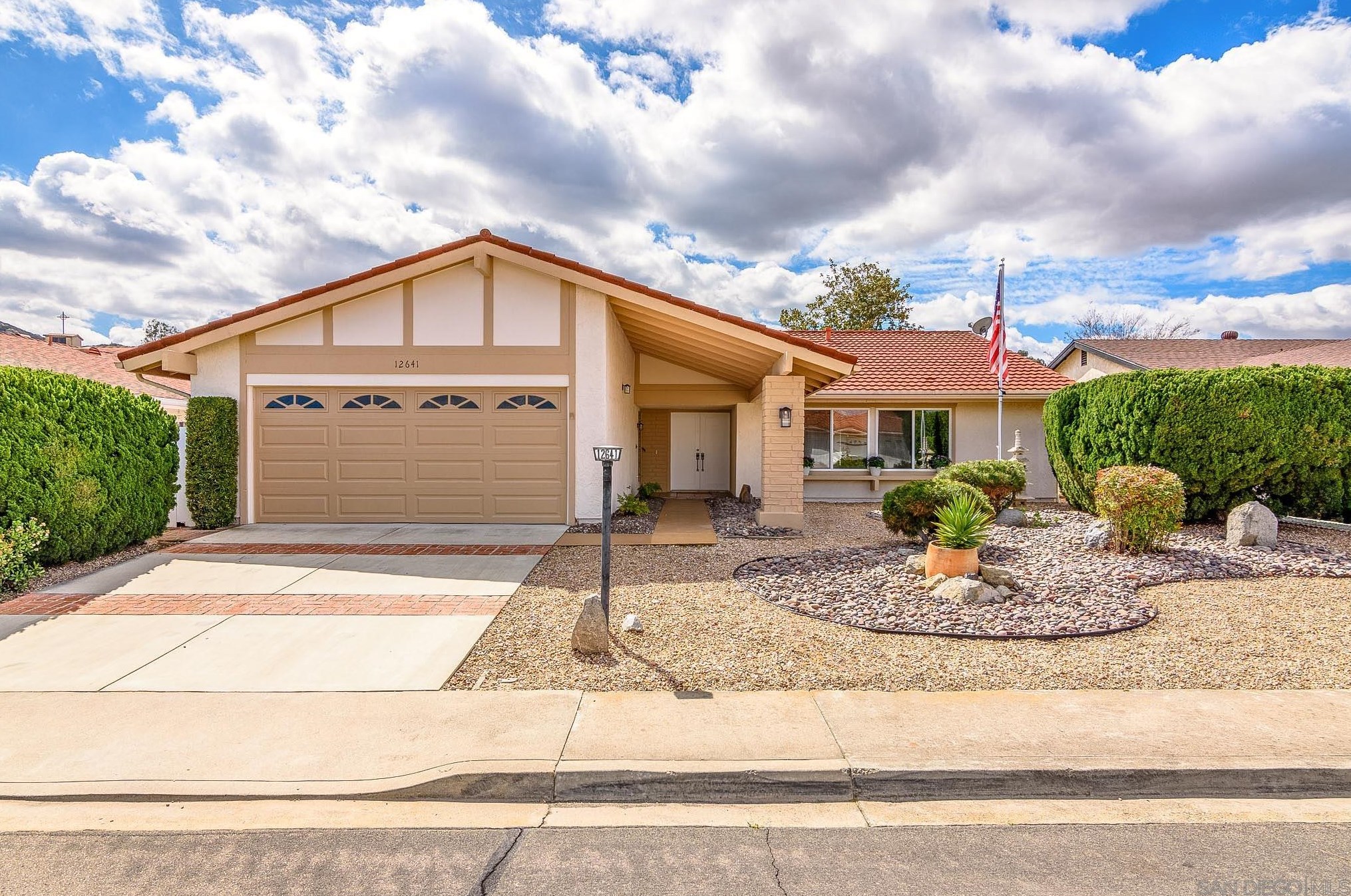 12641 Bendito Dr, San Diego, CA 92128-3016