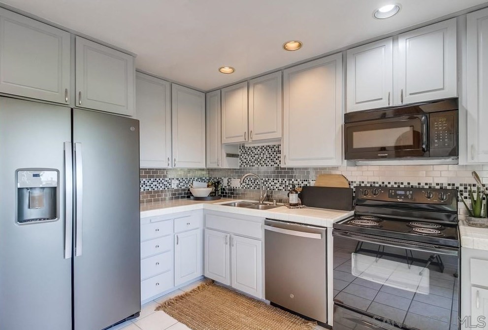 2310 Caminito Mira, San Diego CA  92107-1528 exterior