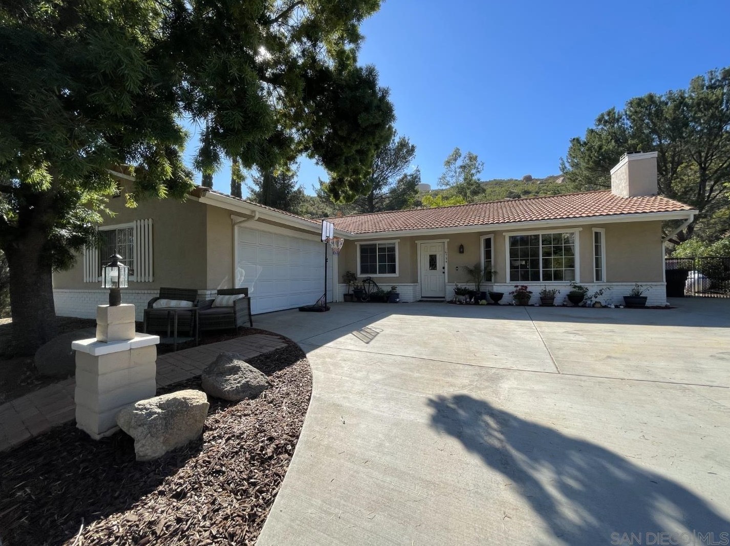16734 Georgios Way, Ramona, CA 92065-4631