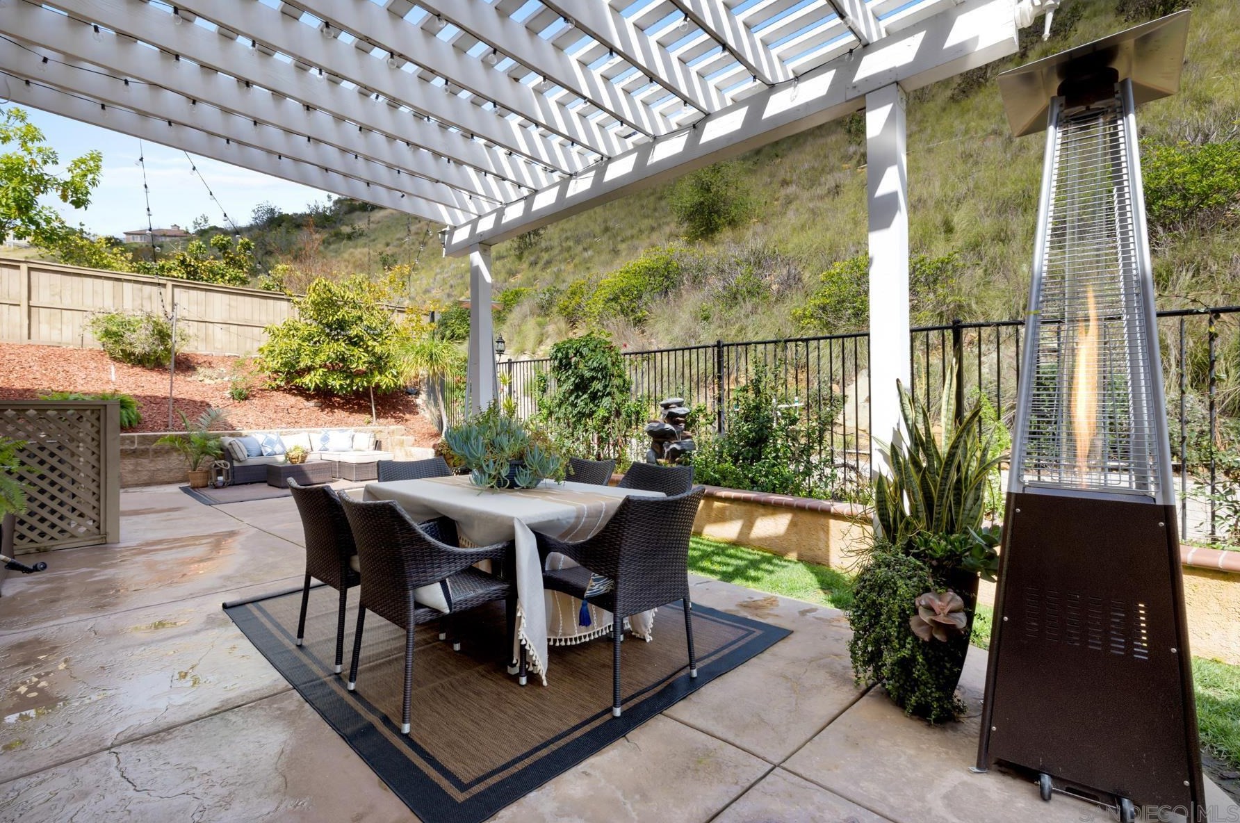 3805 Sacramento Dr, La Mesa CA  91941-6887 exterior