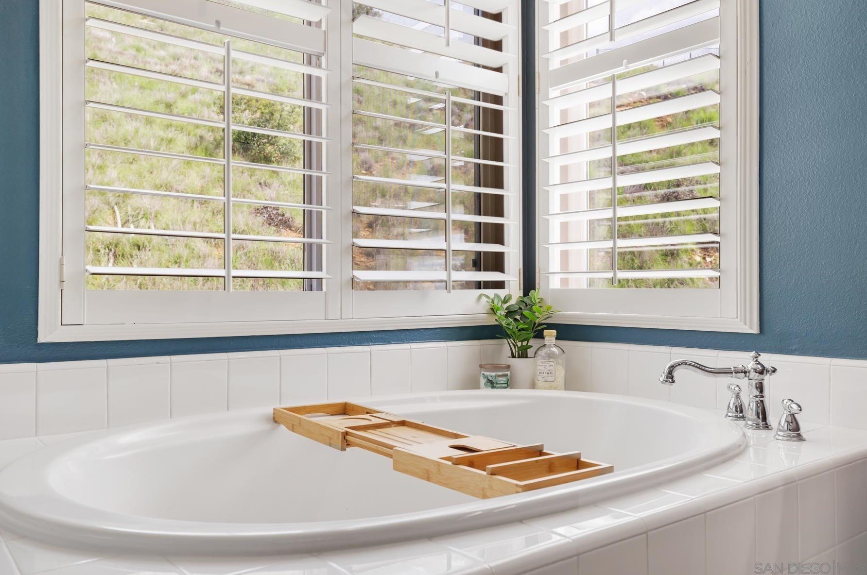 3805 Sacramento Dr, La Mesa CA  91941-6887 exterior