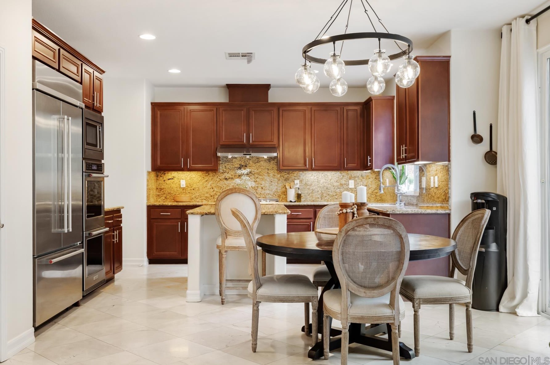 3805 Sacramento Dr, La Mesa CA  91941-6887 exterior