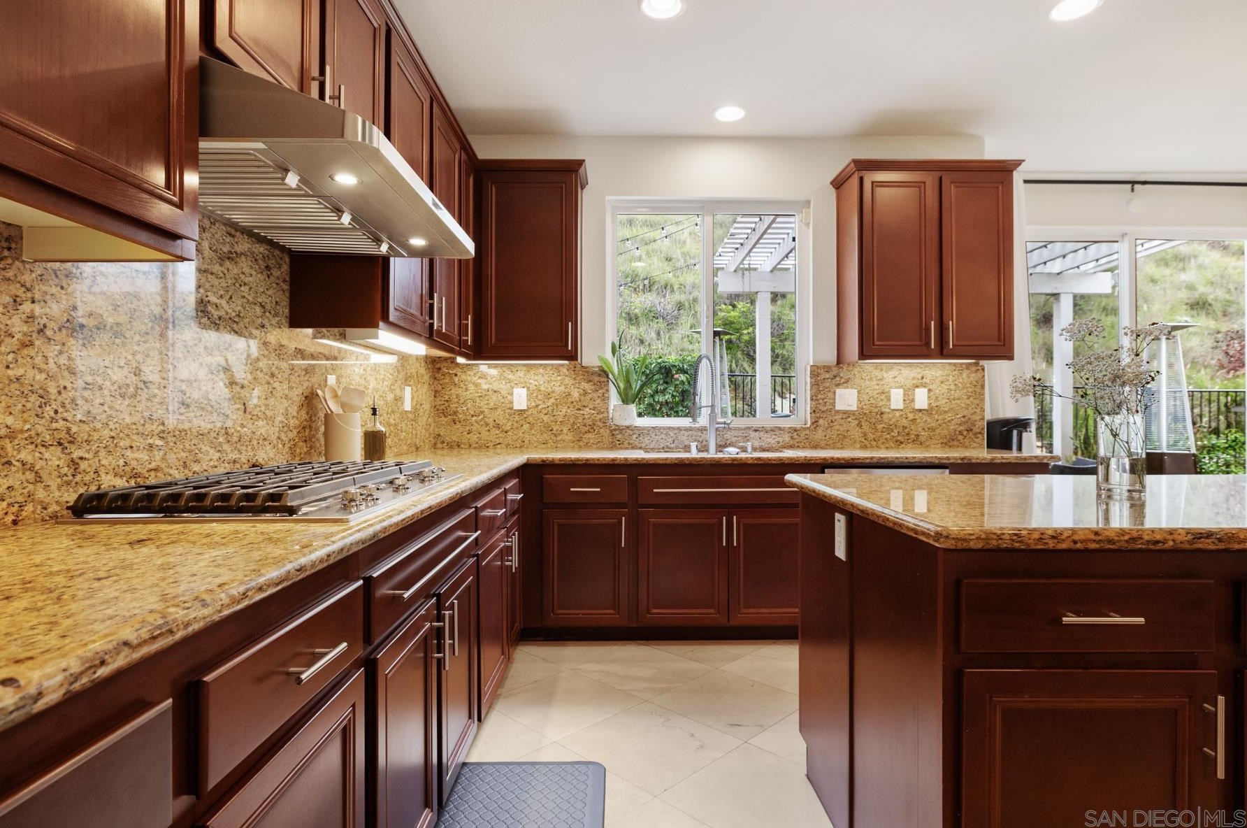 3805 Sacramento Dr, La Mesa CA  91941-6887 exterior