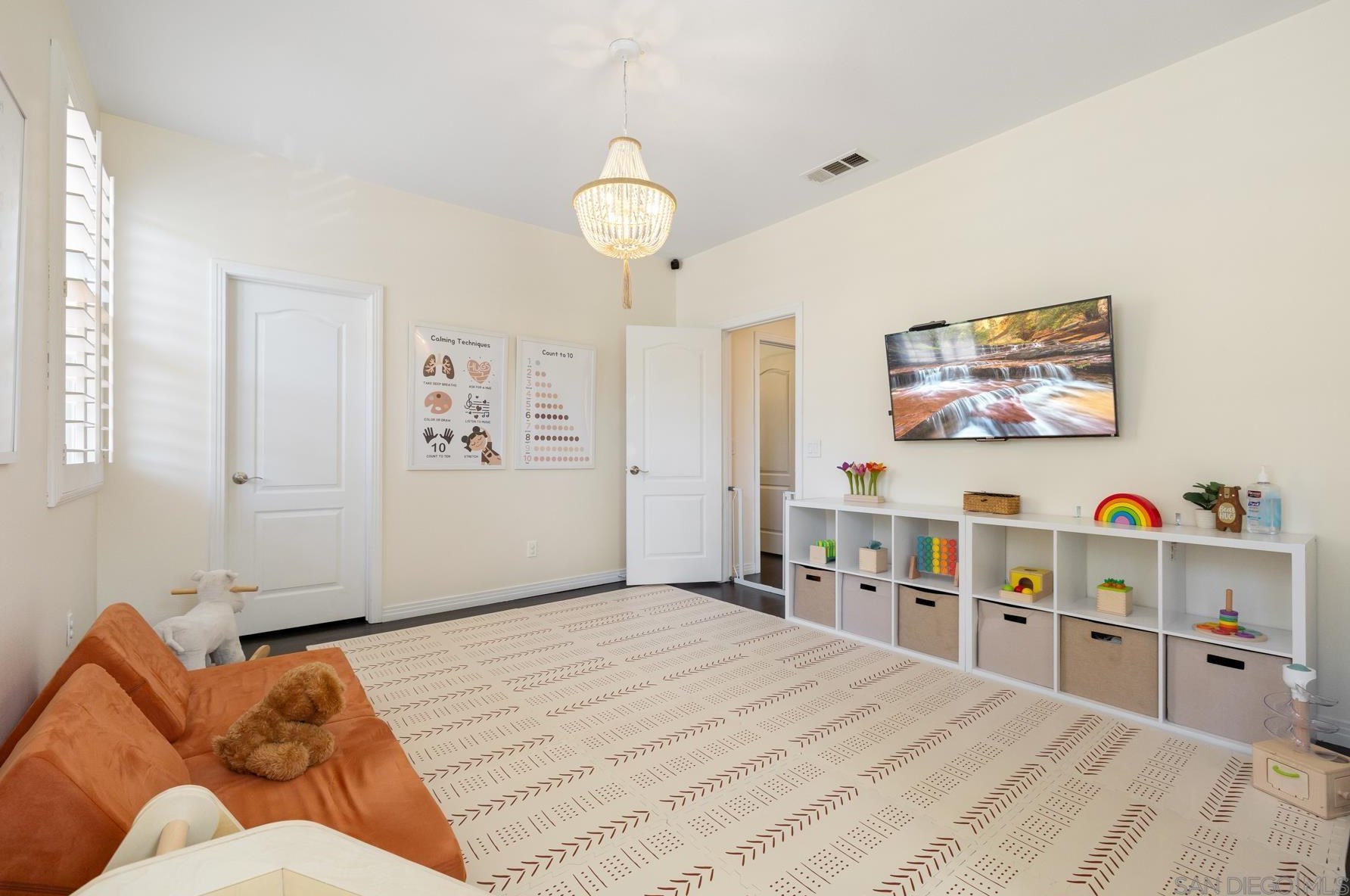 3805 Sacramento Dr, La Mesa CA  91941-6887 exterior