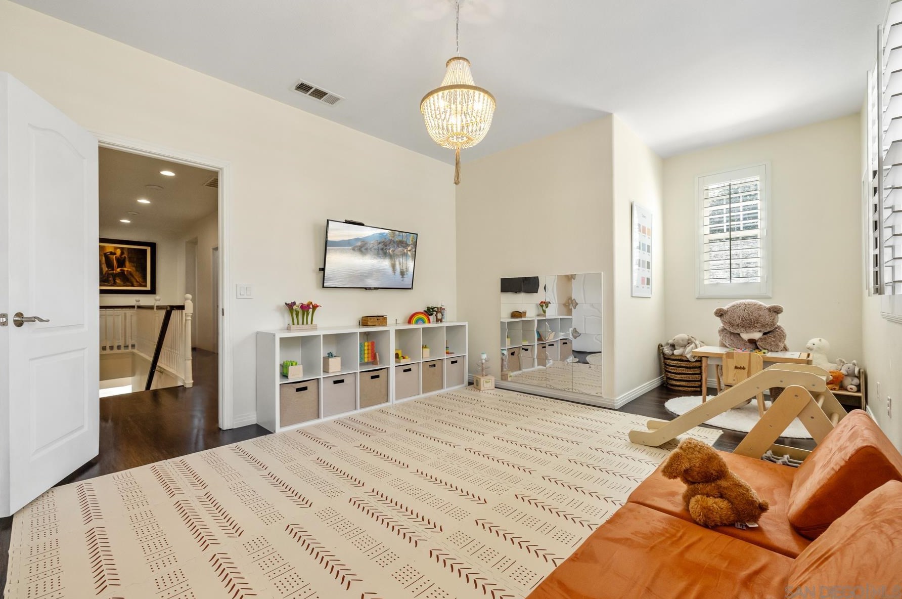 3805 Sacramento Dr, La Mesa CA  91941-6887 exterior