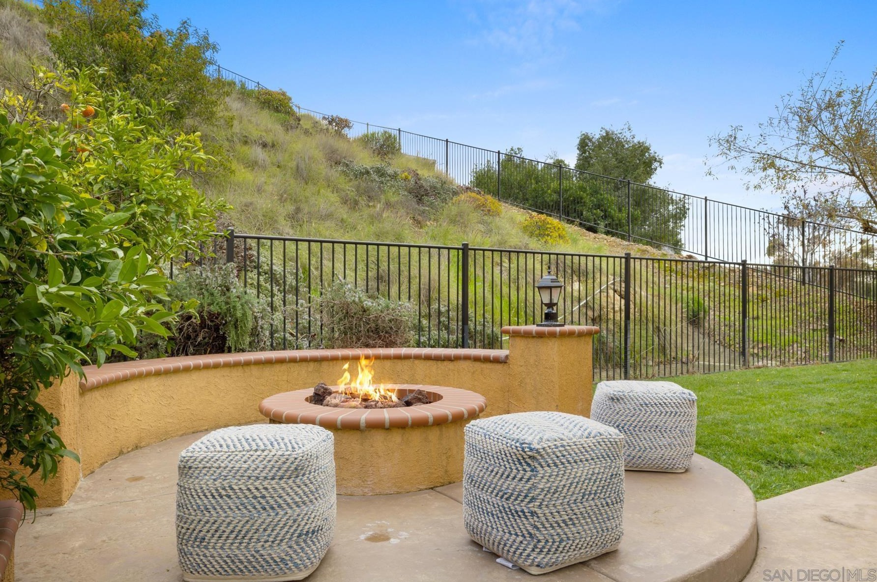 3805 Sacramento Dr, La Mesa CA  91941-6887 exterior