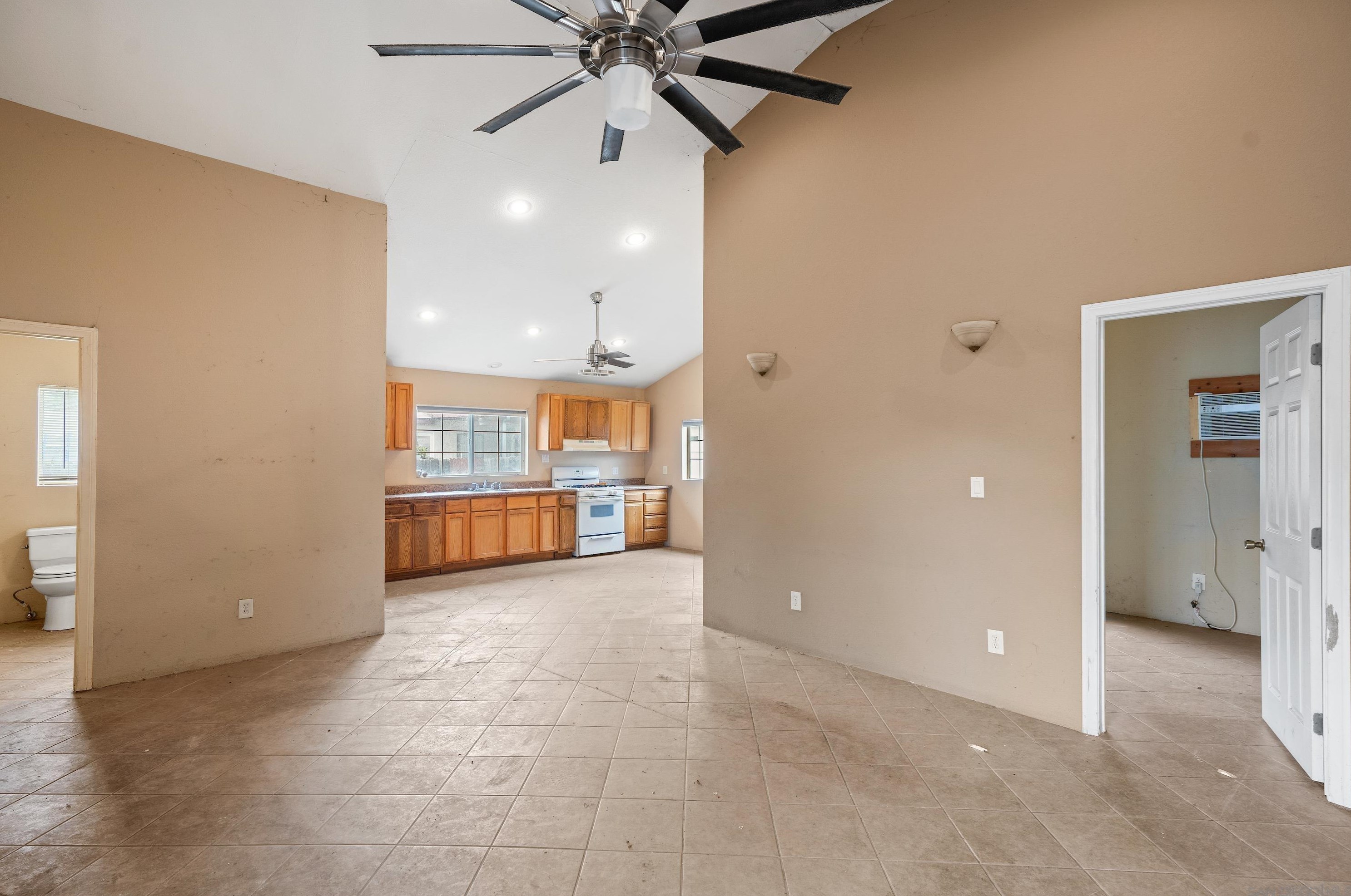 863 Lemon Ave, El Cajon, CA 92020-5817