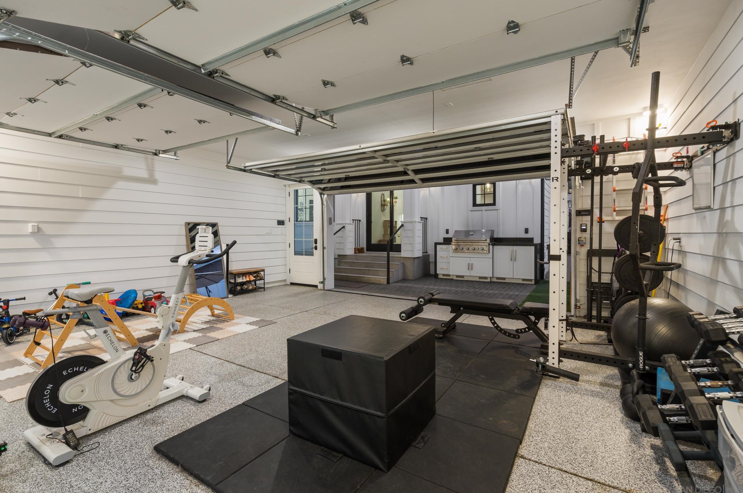 4556 Manitou Way, San Diego CA  92117-2931 exterior