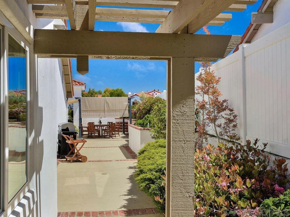 4909 Icaria Way, Oceanside CA  92056-5155 exterior