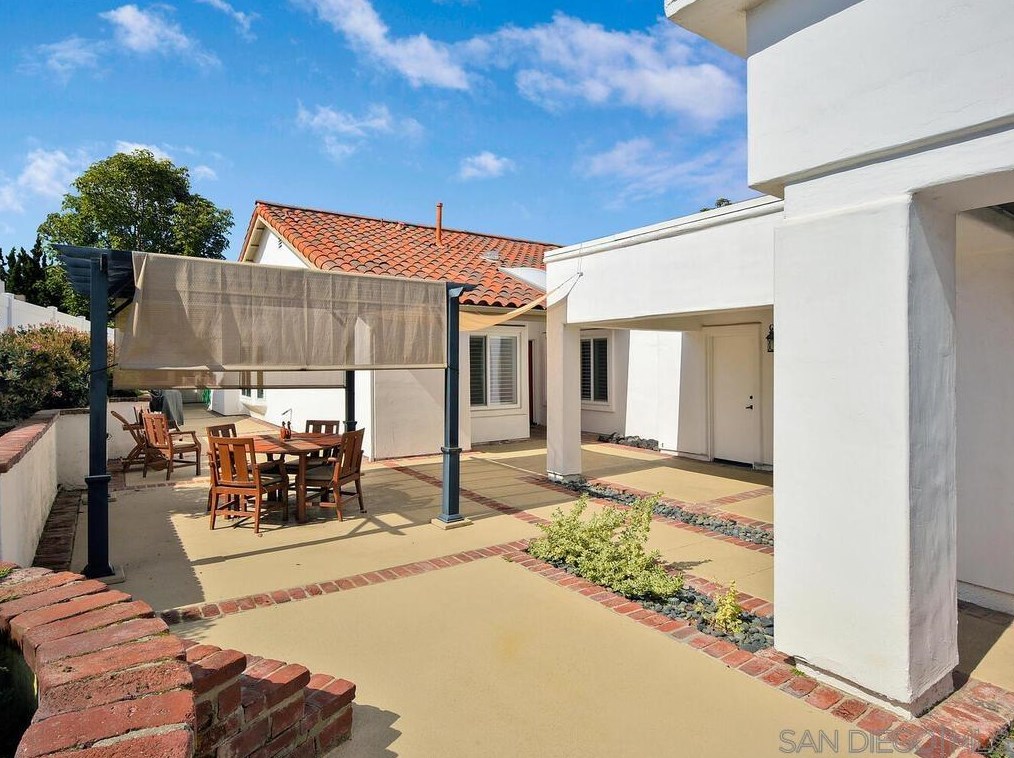 4909 Icaria Way, Oceanside CA  92056-5155 exterior