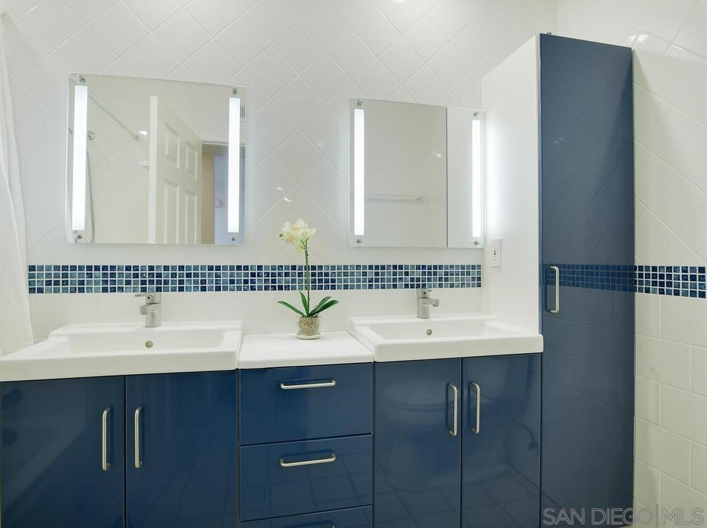 4909 Icaria Way, Oceanside CA  92056-5155 exterior