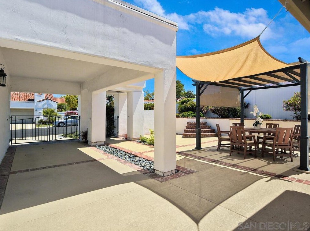 4909 Icaria Way, Oceanside CA  92056-5155 exterior