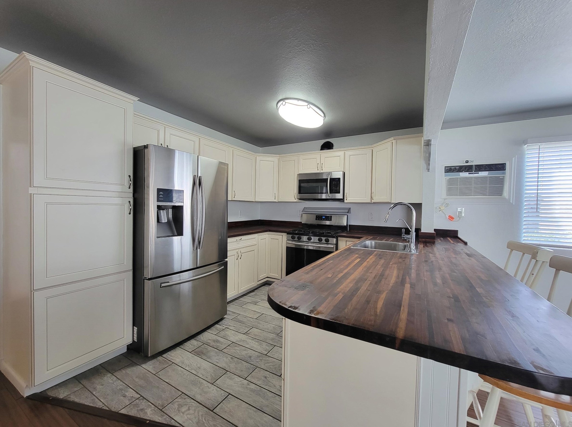 2742 Sylvy Way, San Diego, CA 92139-3841