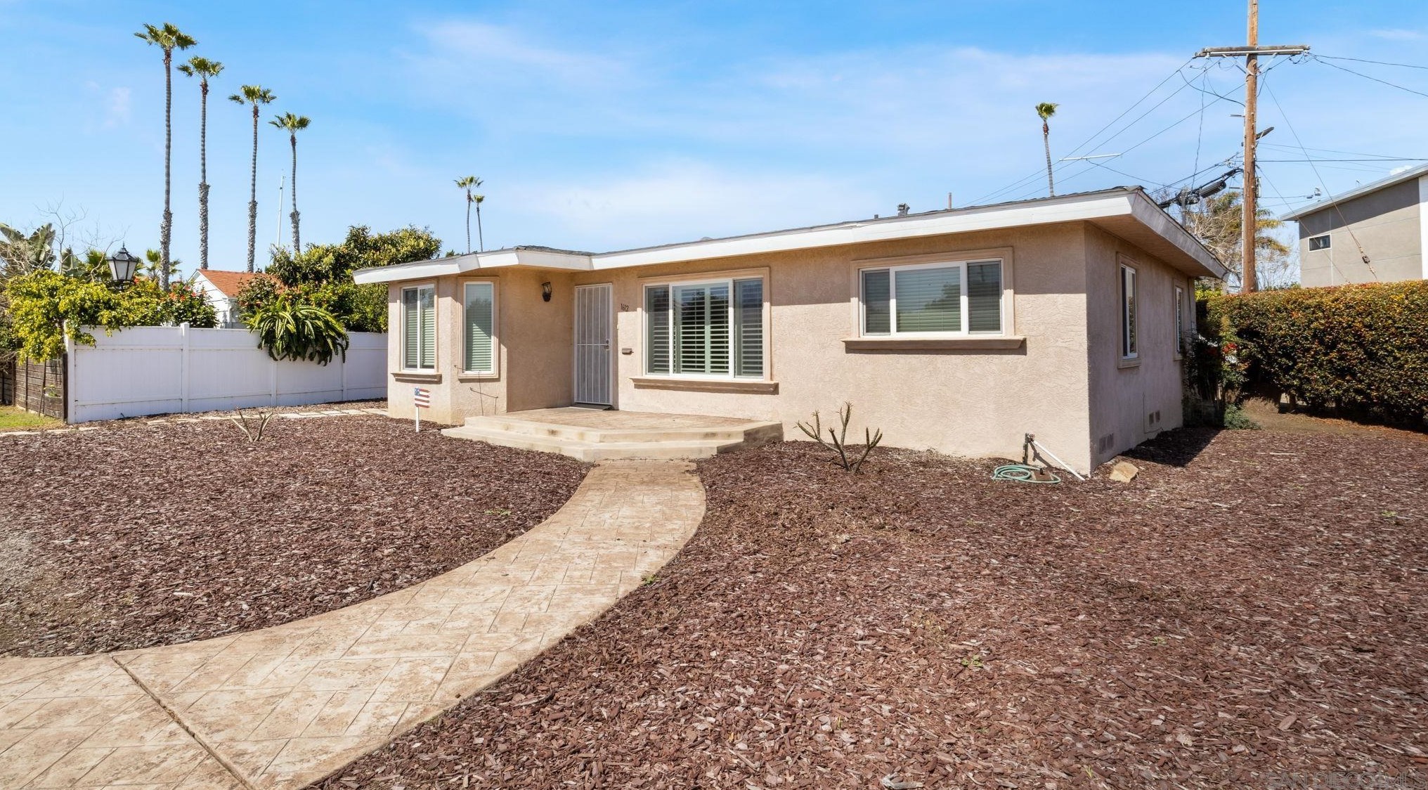 1612 Chatsworth Blvd, San Diego, CA 92107-3727