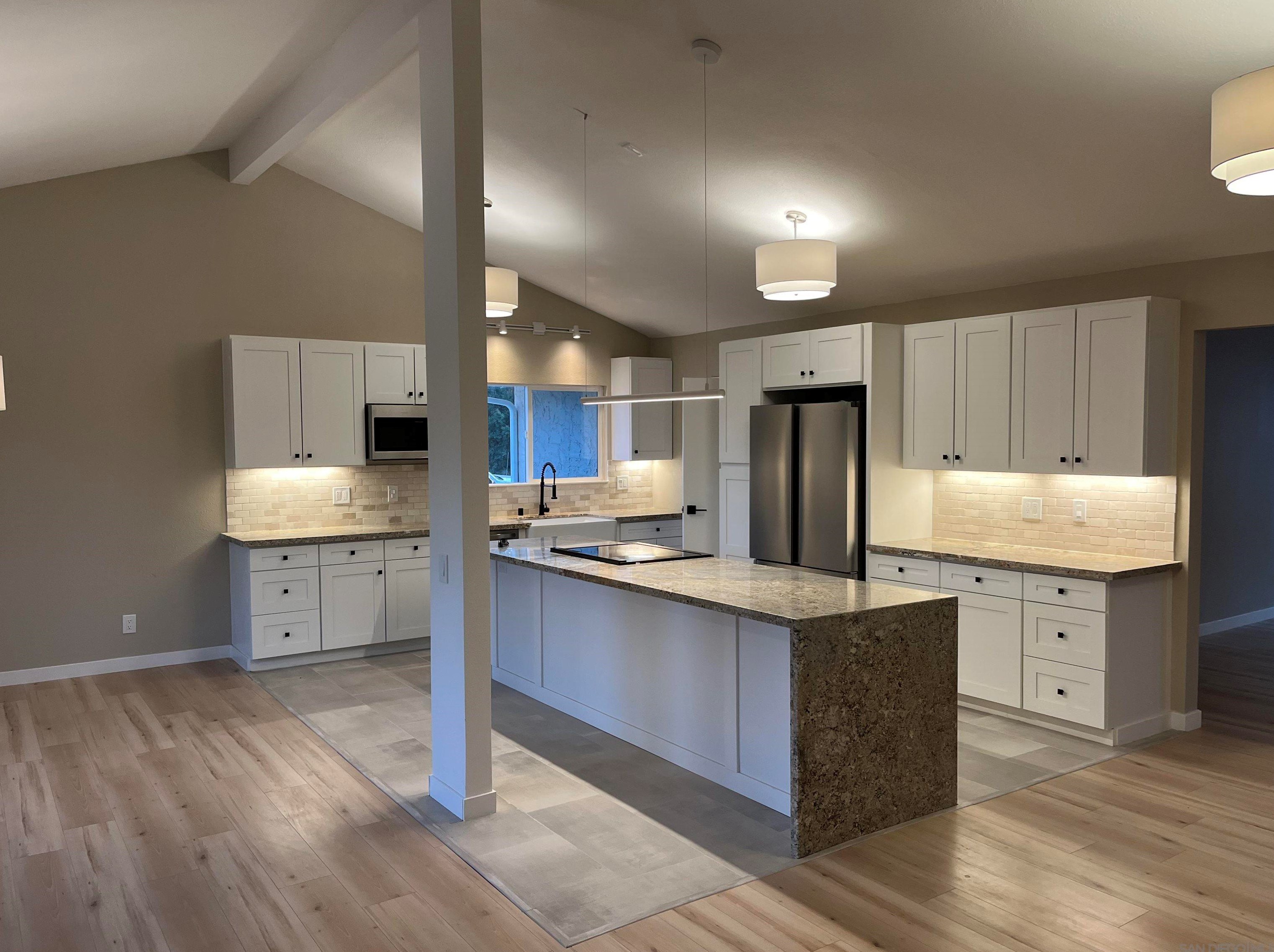 1217 Juliette Pl, Fallbrook, CA 92028-3523