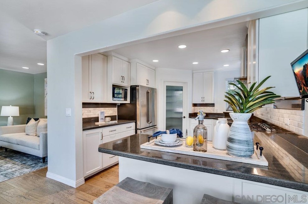 1151 Turquoise St, San Diego CA 92109-1247 exterior