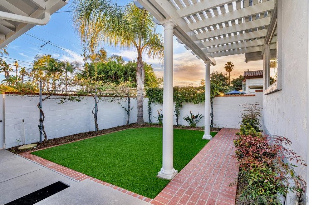 1151 Turquoise St, San Diego CA 92109-1247 exterior