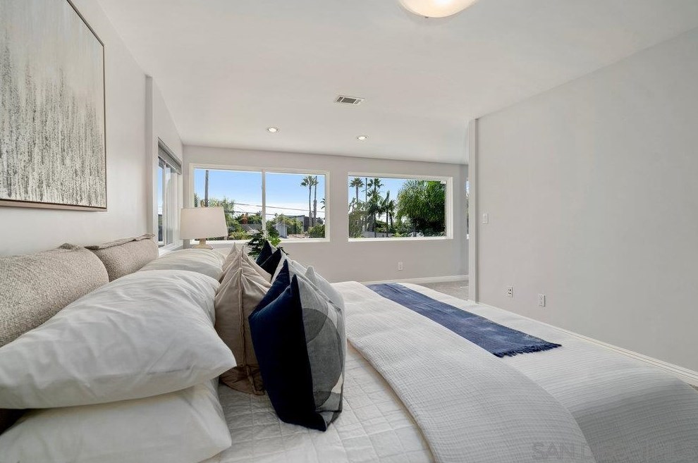 1151 Turquoise St, San Diego CA 92109-1247 exterior