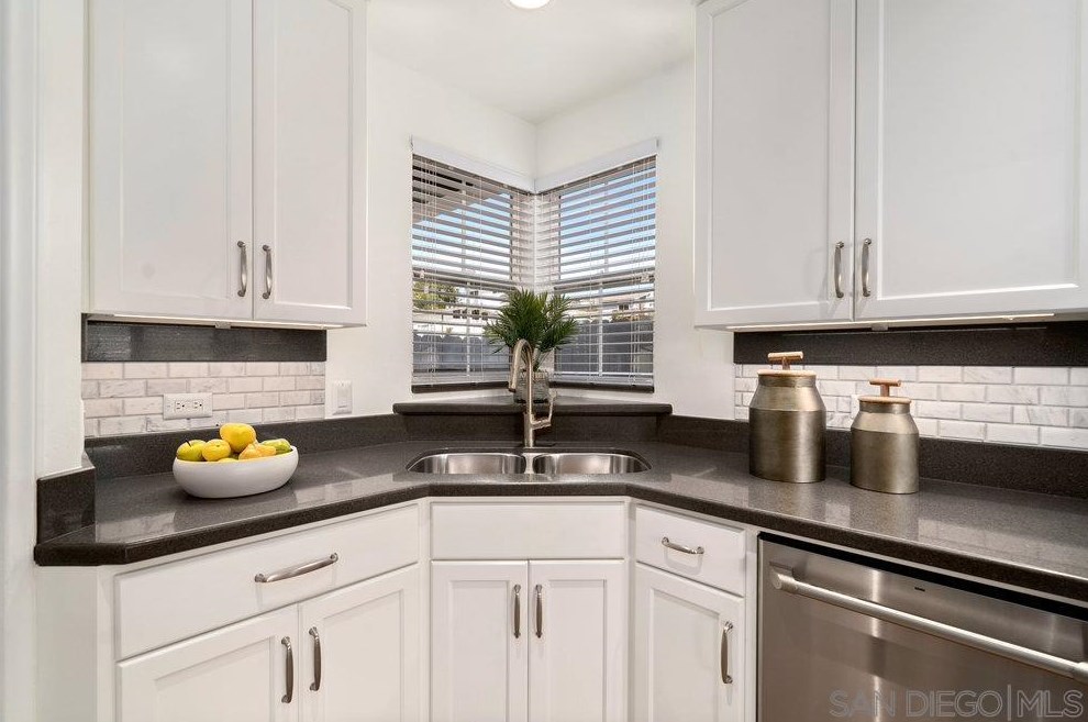 1151 Turquoise St, San Diego CA 92109-1247 exterior