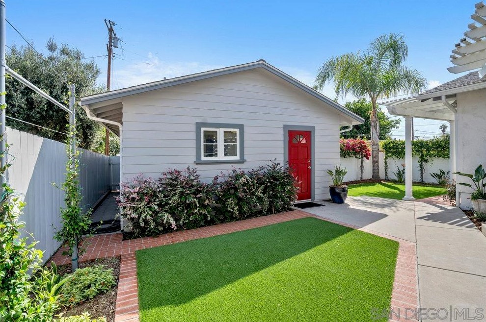 1151 Turquoise St, San Diego CA 92109-1247 exterior