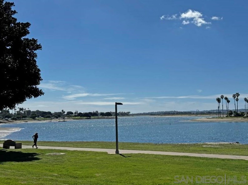 4025 Morrell St, San Diego CA 92109-4641 exterior