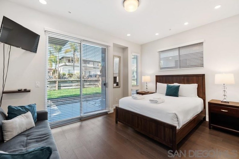 4025 Morrell St, San Diego CA 92109-4641 exterior