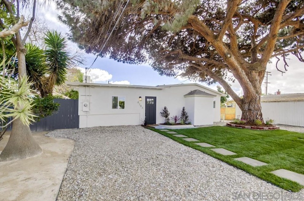 8283 Panchoy St, Lemon Grove, CA 91945-4261