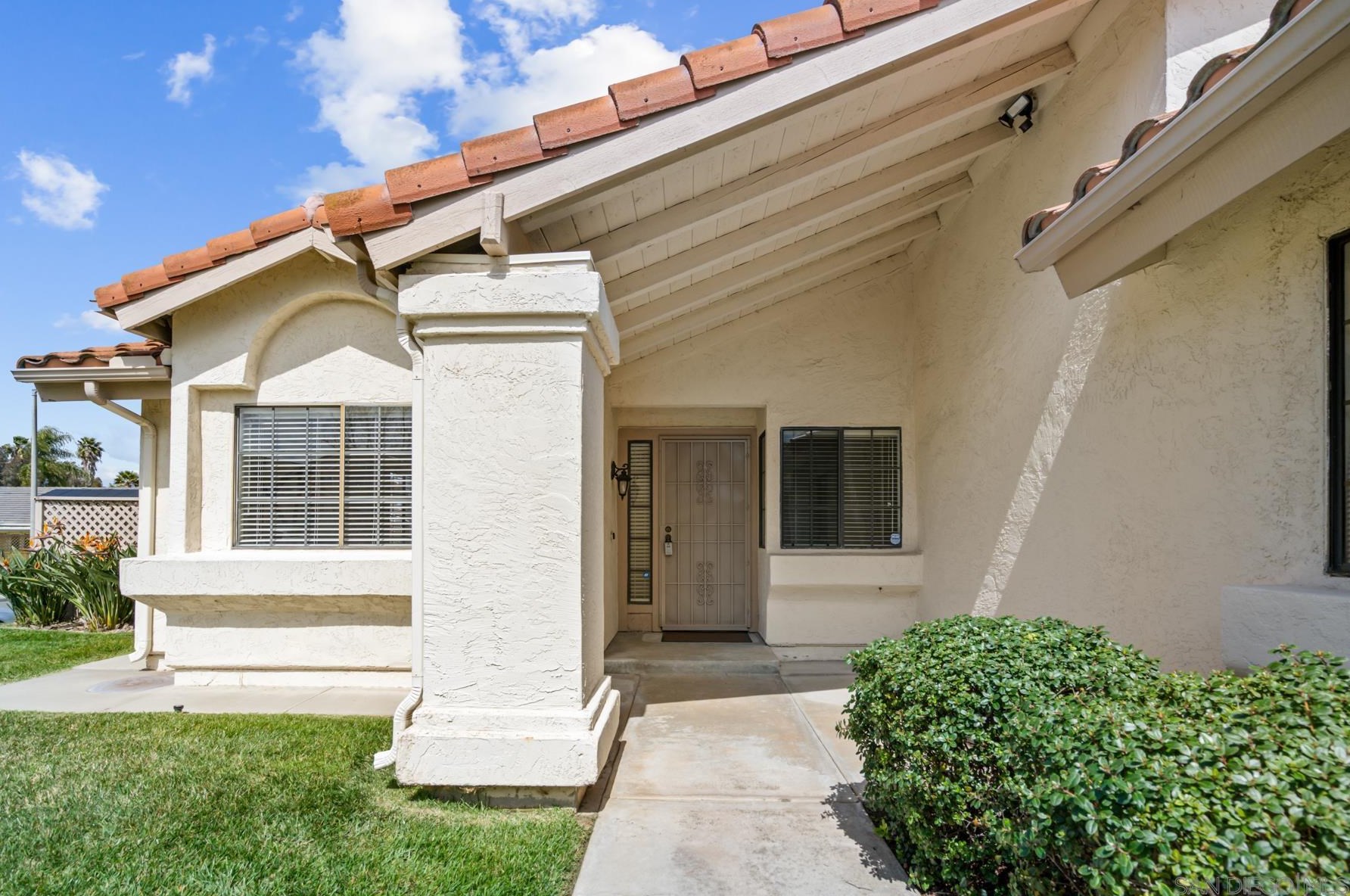 1097 La Tortuga, Vista, CA 92081