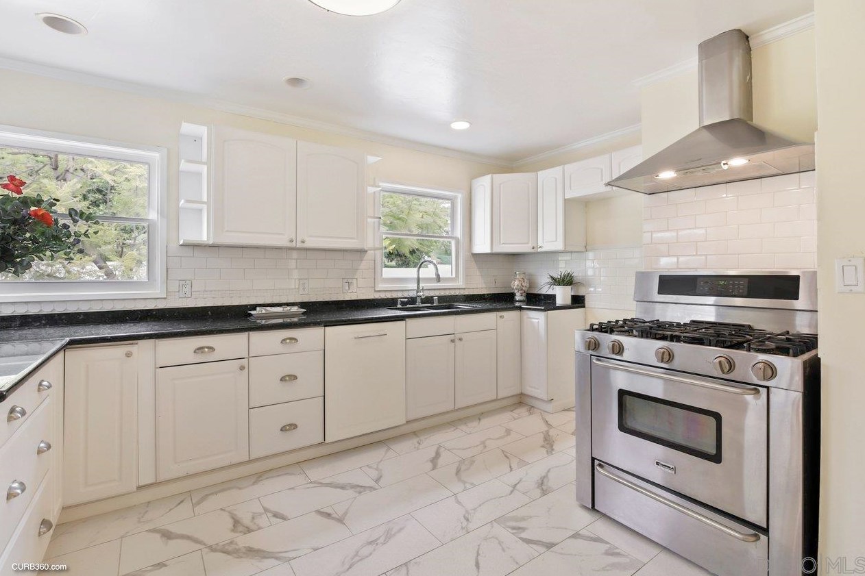 10405 Challenge Blvd, La Mesa CA  91941-7244 exterior