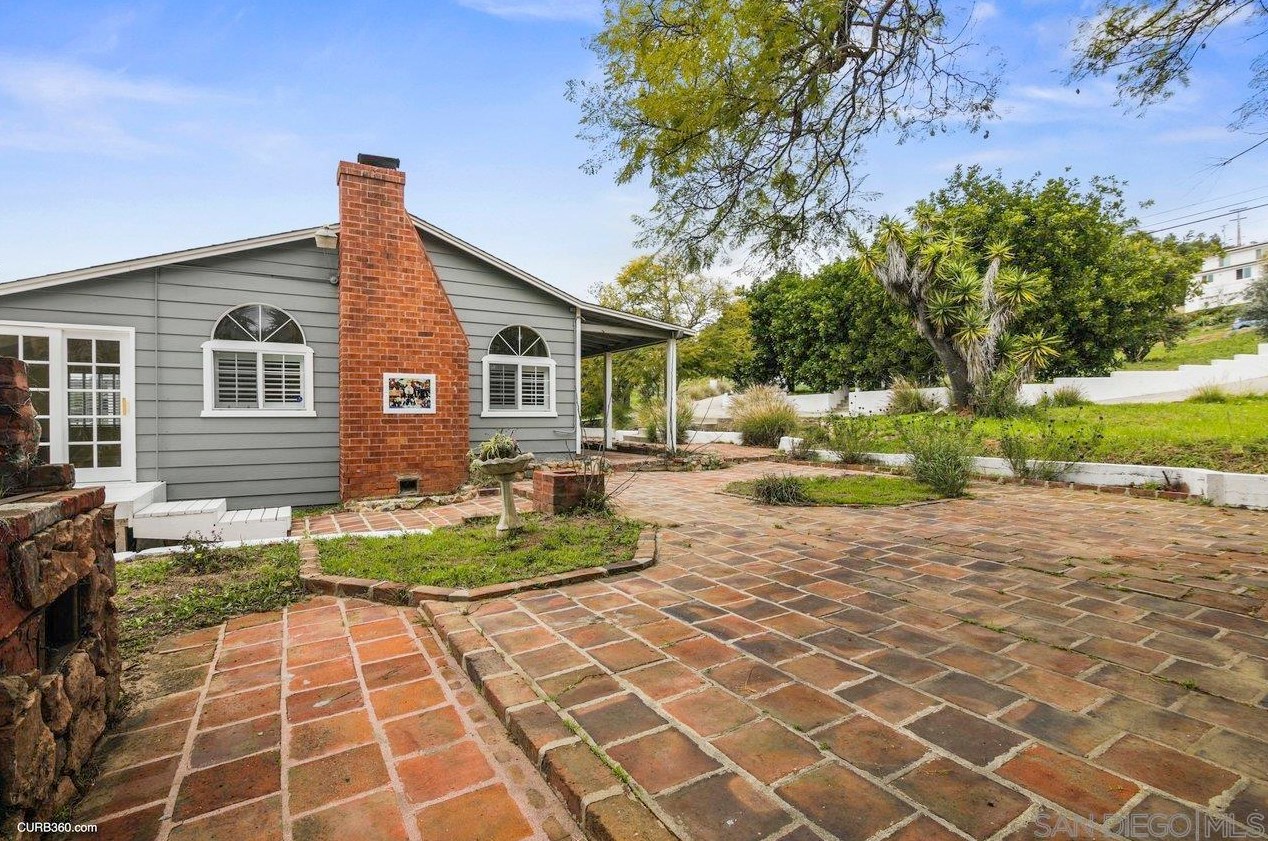 10405 Challenge Blvd, La Mesa CA  91941-7244 exterior