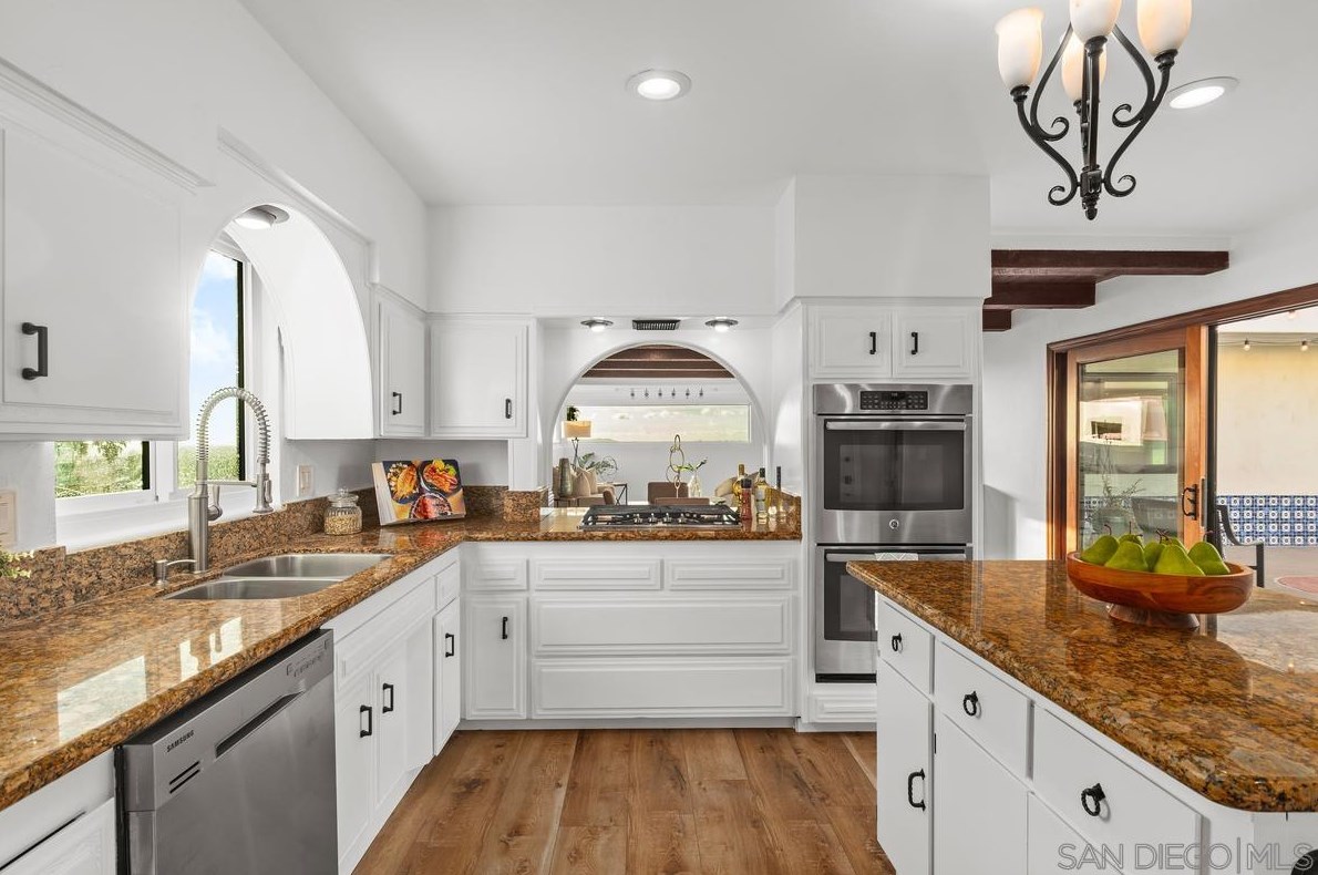 8020 Eastridge Dr, La Mesa CA  91941-7834 exterior