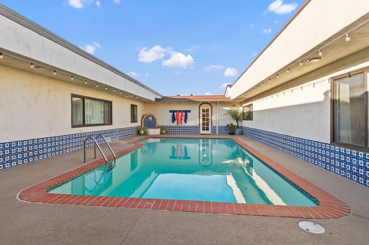 8020 Eastridge Dr, La Mesa CA  91941-7834 exterior