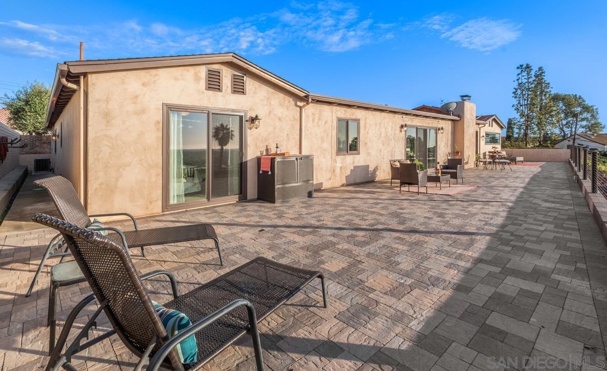 8020 Eastridge Dr, La Mesa CA  91941-7834 exterior