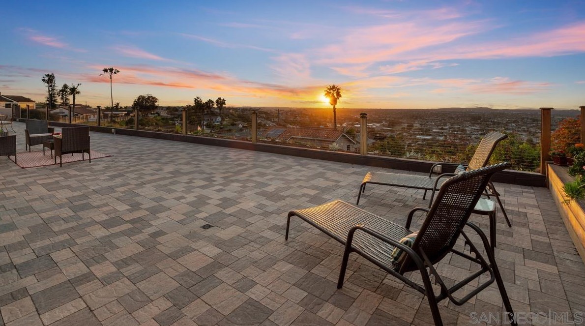 8020 Eastridge Dr, La Mesa CA  91941-7834 exterior