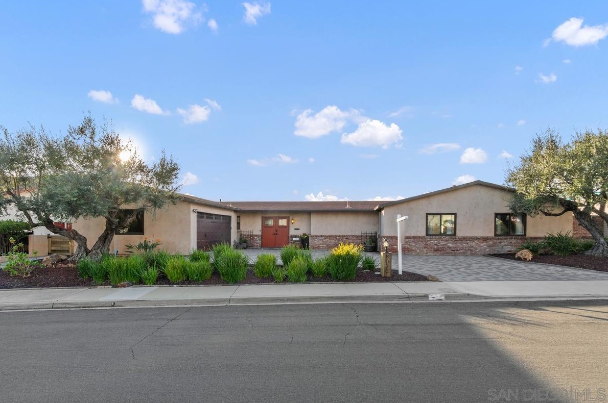 8020 Eastridge Dr, La Mesa CA  91941-7834 exterior