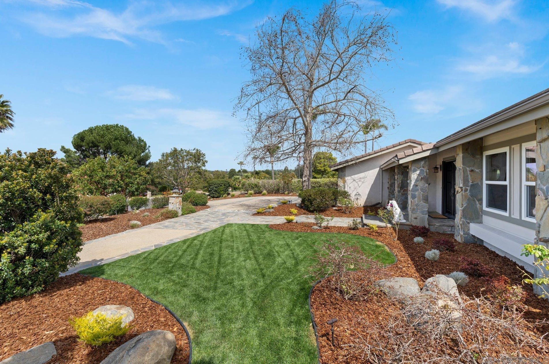3334 Avenida Hacienda, Escondido, CA 92029-7931