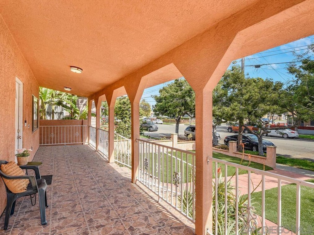 131 1st St, National City, CA 91950-1260