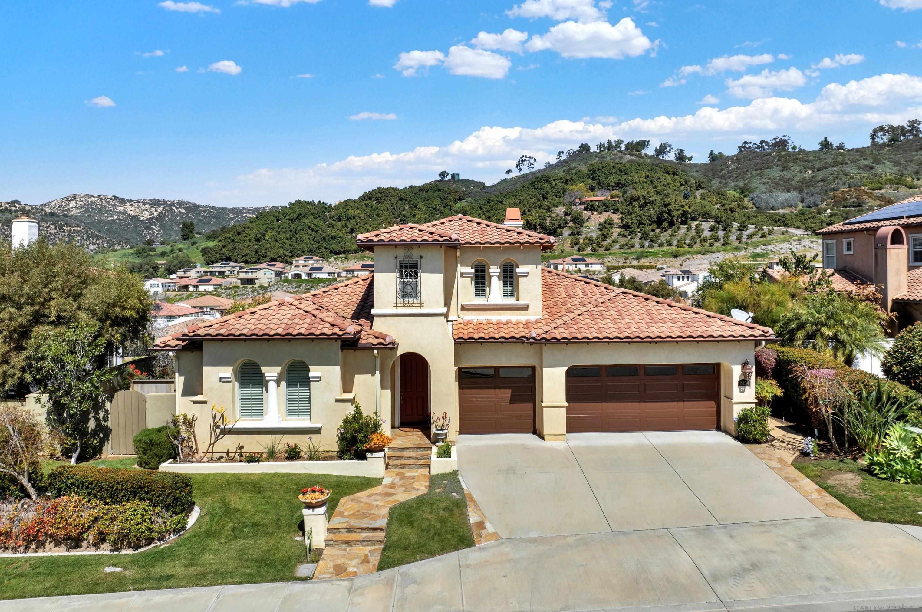 2454 Honeybell Ln, Escondido, CA 92027-1848
