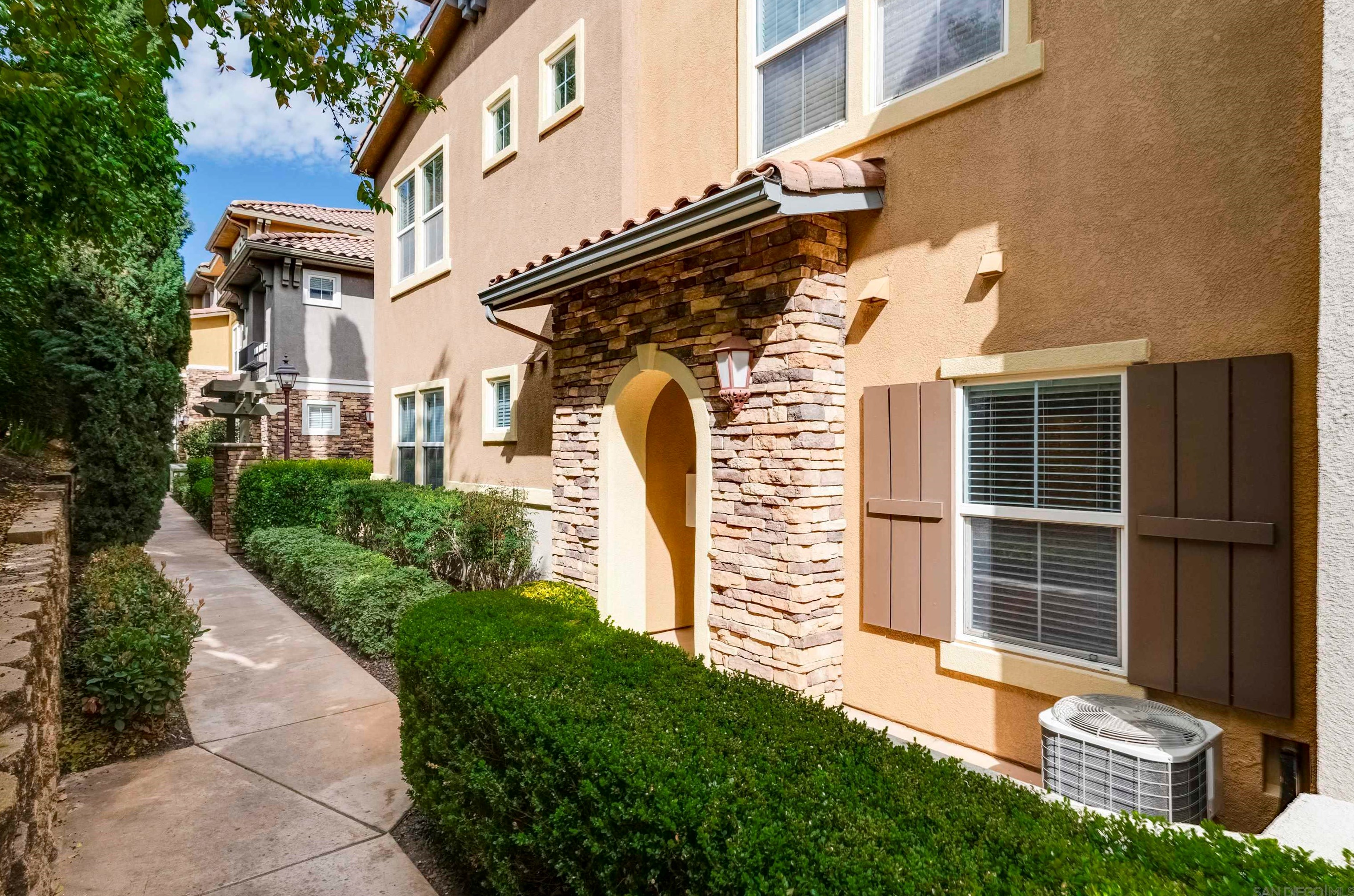 142 Via Montisi, Santee, CA 92071-6411