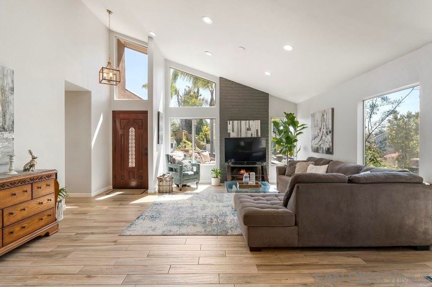 156 Little Oaks Rd, Encinitas, CA 92024-3113