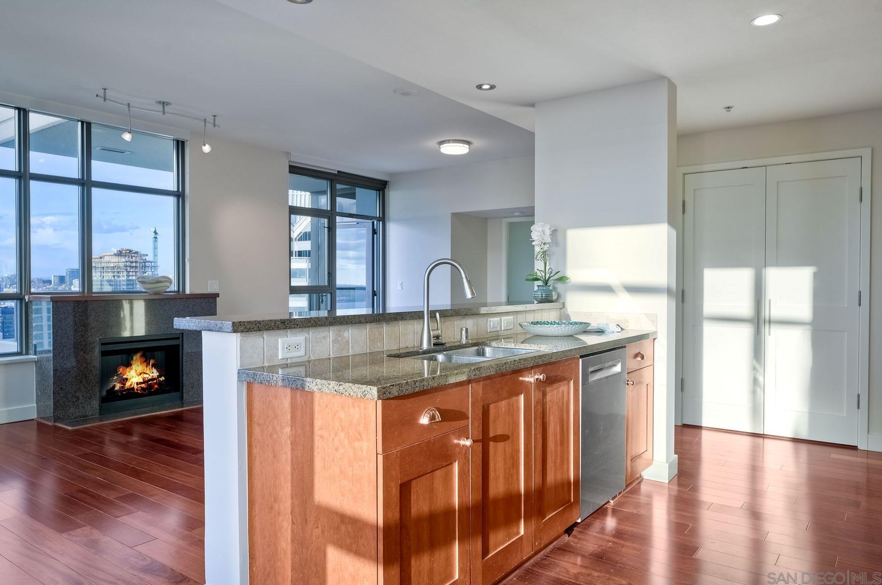 700 E St, San Diego CA  26056-5984 exterior