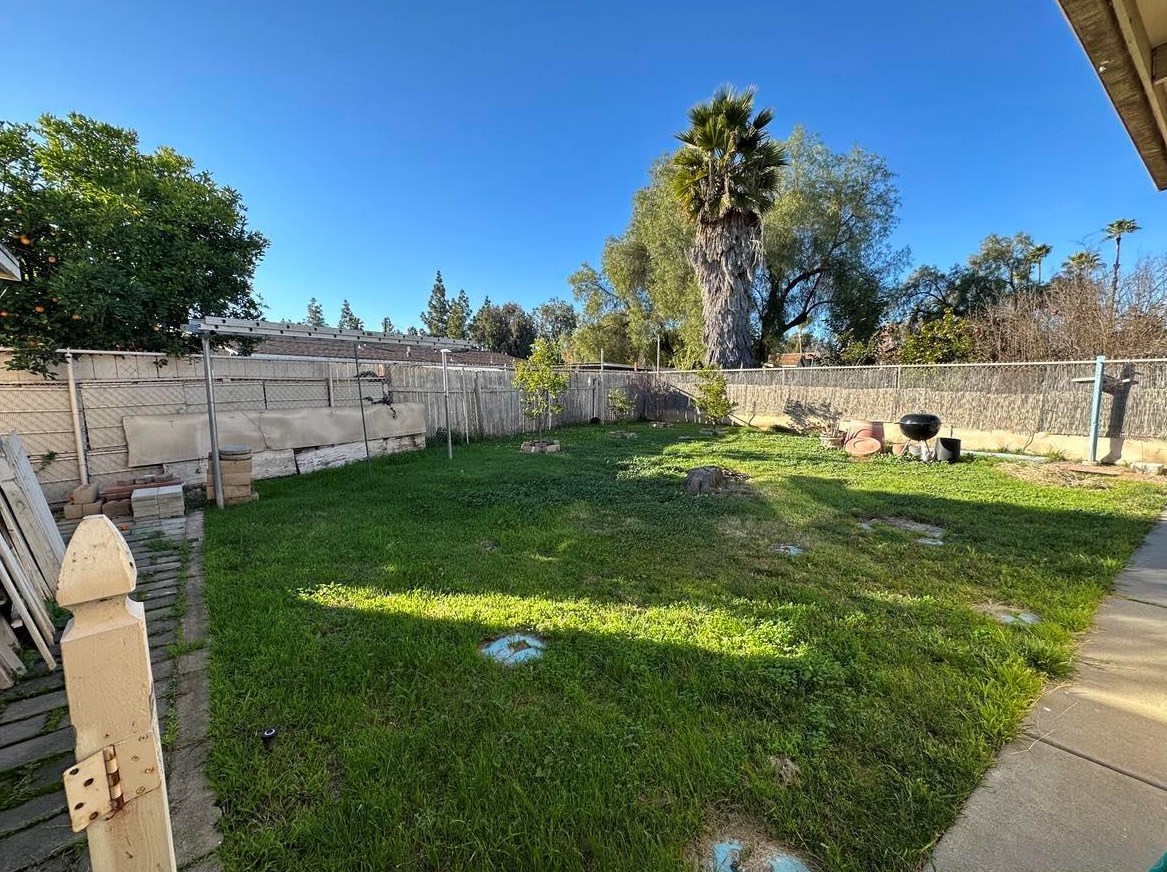 710 Elmwood Dr, Escondido, CA 92025