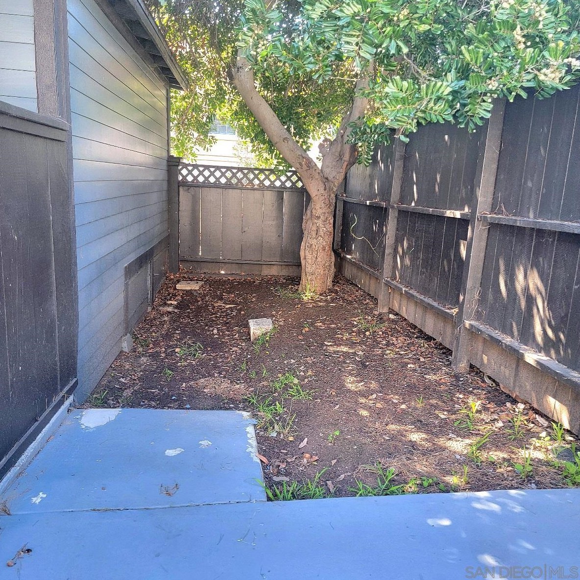 2743 Ridgeway Dr, National City CA  91950-7738 exterior