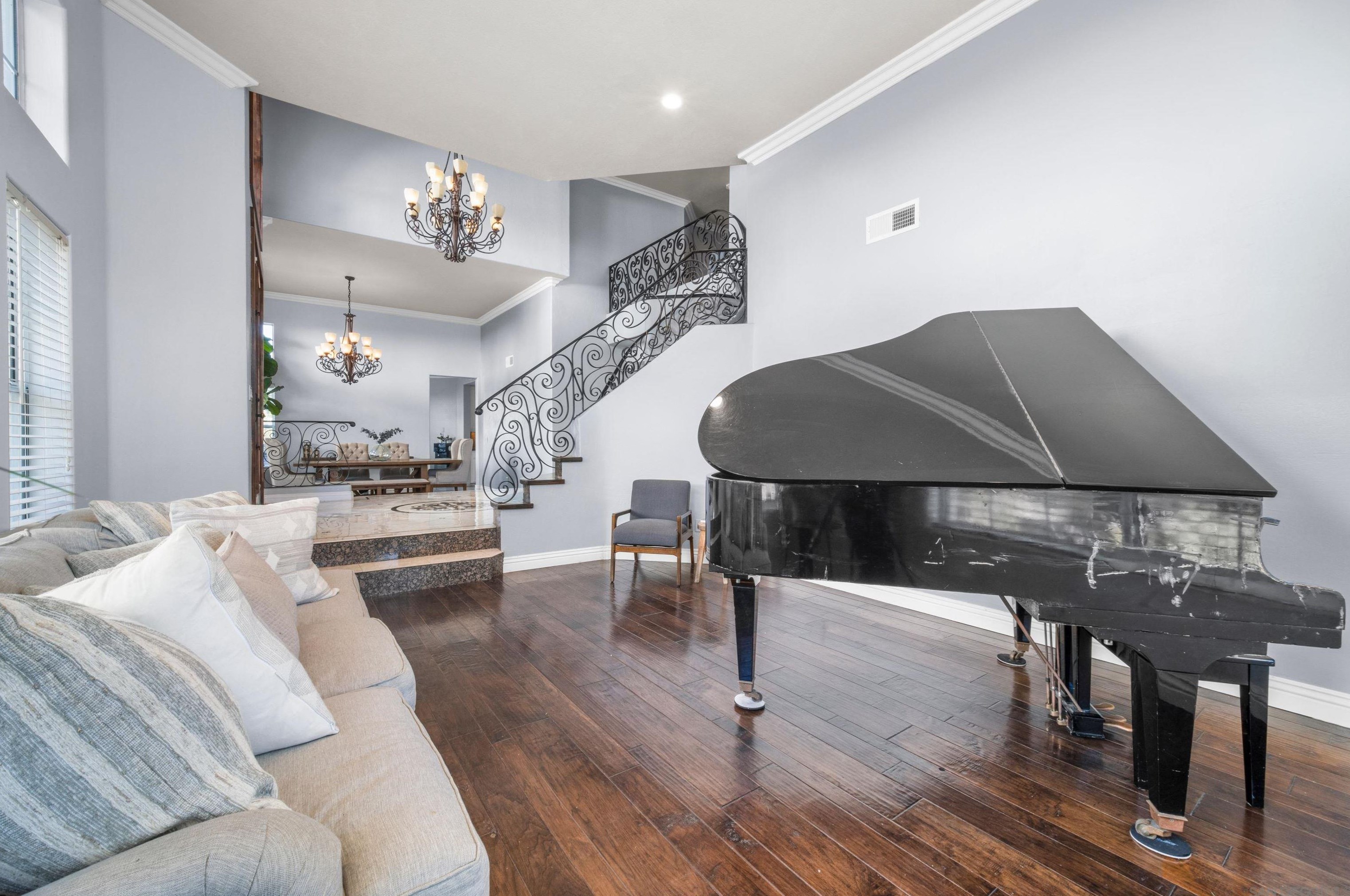 1209 Rancho Pacifica Pl, Vista CA  92084-7011 exterior
