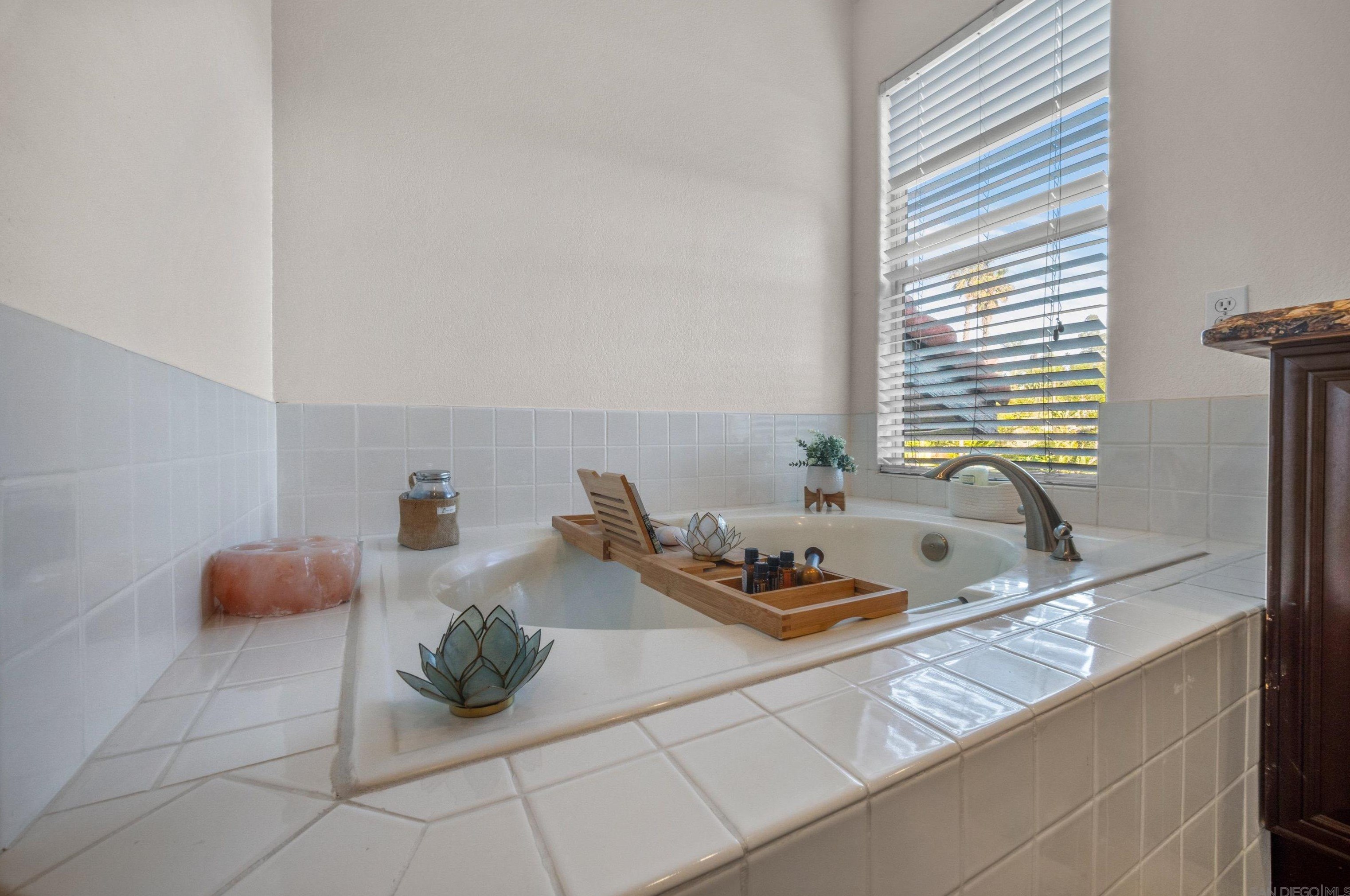 1209 Rancho Pacifica Pl, Vista CA  92084-7011 exterior