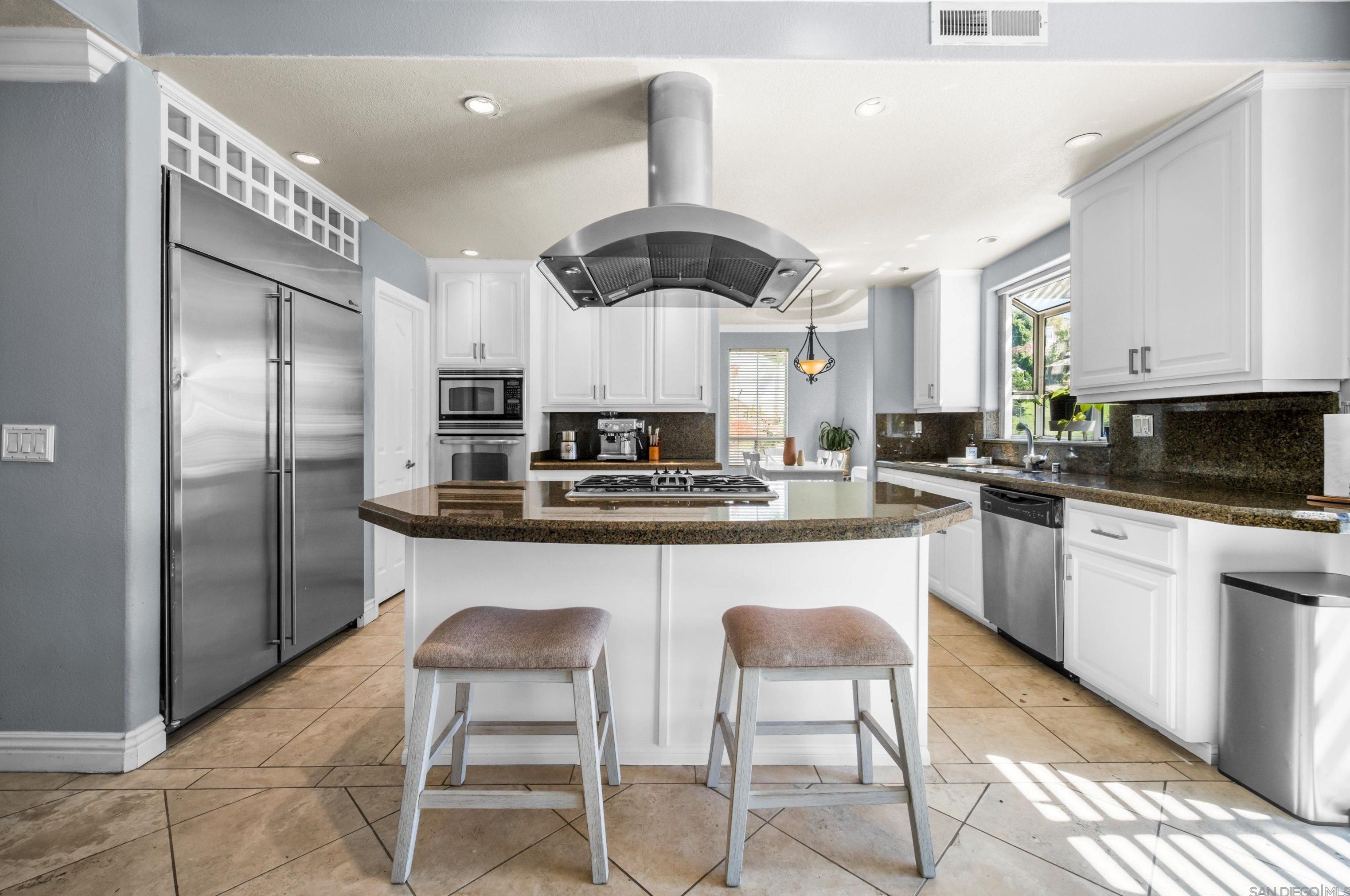 1209 Rancho Pacifica Pl, Vista CA  92084-7011 exterior