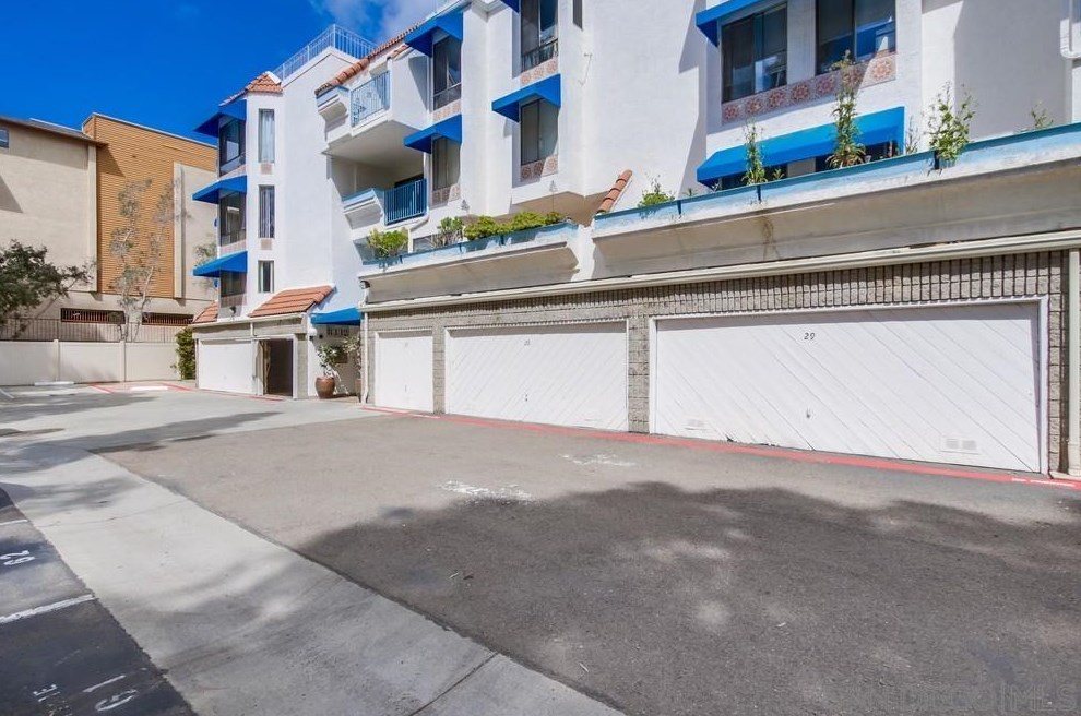 8332 Regents Rd, San Diego, CA 92122-1303