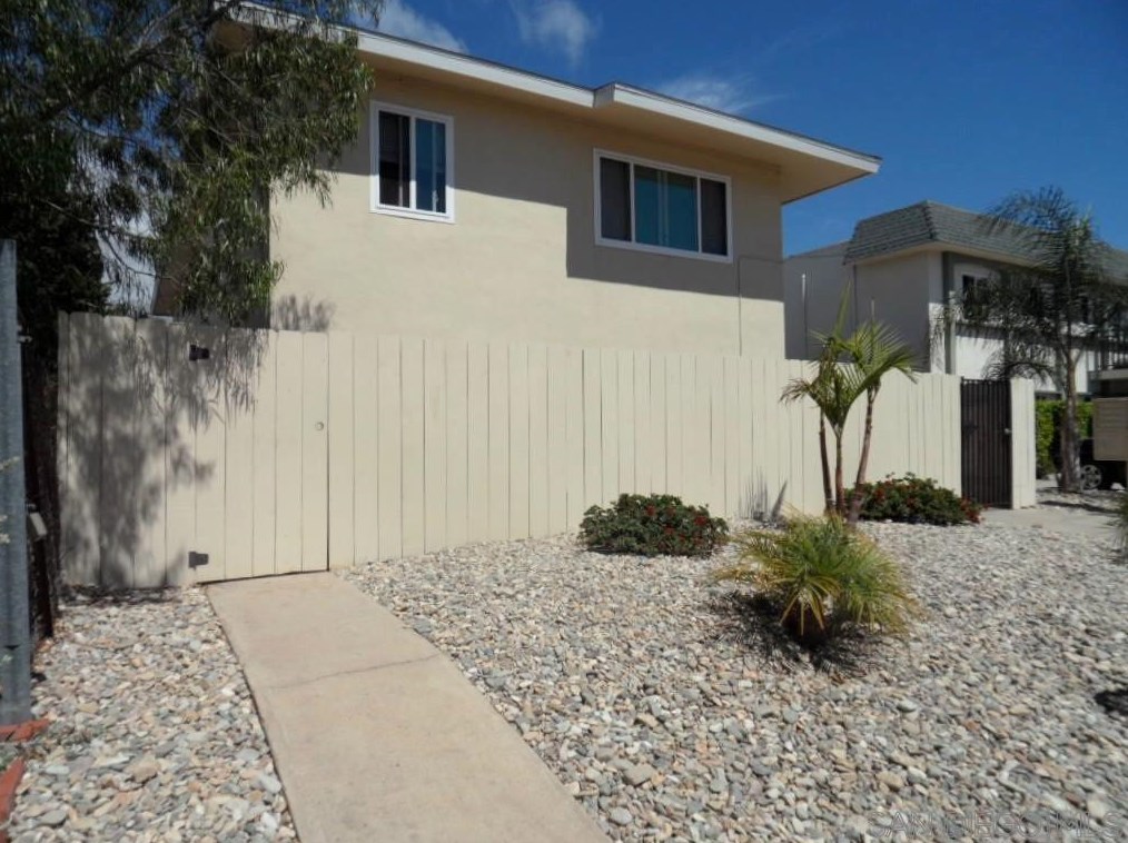 3925-31 Lamont St, San Diego, CA 92109-6136